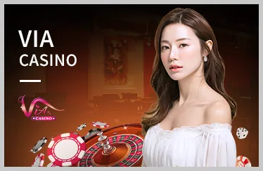 Hình ảnh người chia bài trực tiếp tại sòng bạc trực tuyến TOT88 với các trò Baccarat, Roulette.